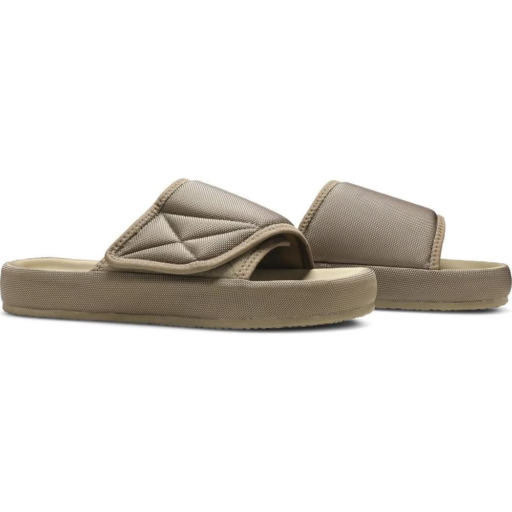 Yeezy Season 7 Fabric Slipper 'Sand' - Copva